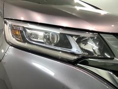 ＬＥＤヘッドライトは、点灯の瞬間から最大光量を発揮し、突然暗くなるトンネルなどでの安定感を高めます。 7