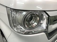 ＬＥＤヘッドライトは、点灯の瞬間から最大光量を発揮し、突然暗くなるトンネルなどでの安定感を高めます。 7