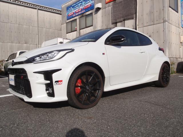 ＧＲヤリス ＲＺ　ハイパフォーマンス　ファースト　エディション　モリゾウセレクション　予防安全パッケージ　バックカメラ　Ｔ－ｃｏｎｎｅｃｔ　ナビキット　ＴＶキャンセラー　ＪＢＬサラウンドシステム　ビルトインＥＴＣ　ＧＲストラットタワーバー（2枚目）