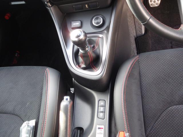 ＧＲヤリス ＲＺ　ハイパフォーマンス　ファースト　エディション　モリゾウセレクション　予防安全パッケージ　バックカメラ　Ｔ－ｃｏｎｎｅｃｔ　ナビキット　ＴＶキャンセラー　ＪＢＬサラウンドシステム　ビルトインＥＴＣ　ＧＲストラットタワーバー（9枚目）