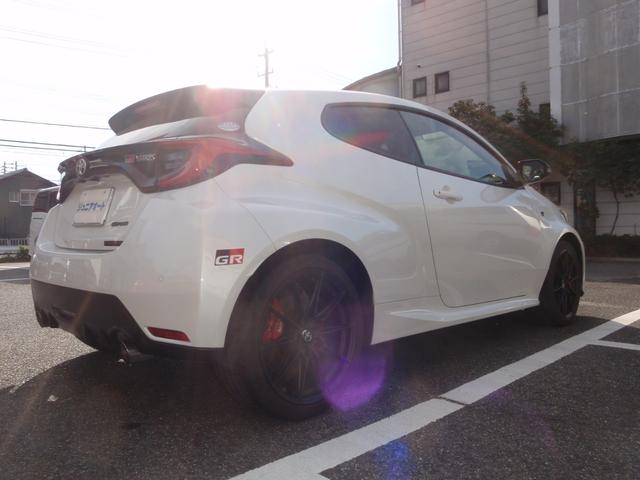 ＧＲヤリス ＲＺ　ハイパフォーマンス　ファースト　エディション　モリゾウセレクション　予防安全パッケージ　バックカメラ　Ｔ－ｃｏｎｎｅｃｔ　ナビキット　ＴＶキャンセラー　ＪＢＬサラウンドシステム　ビルトインＥＴＣ　ＧＲストラットタワーバー（34枚目）