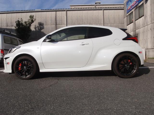 ＧＲヤリス ＲＺ　ハイパフォーマンス　ファースト　エディション　モリゾウセレクション　予防安全パッケージ　バックカメラ　Ｔ－ｃｏｎｎｅｃｔ　ナビキット　ＴＶキャンセラー　ＪＢＬサラウンドシステム　ビルトインＥＴＣ　ＧＲストラットタワーバー（40枚目）