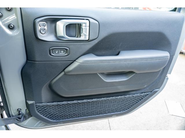 ジープ・ラングラーアンリミテッド リミテッドEDウィズサンライダフリップTフォーハドT アンリミテッドサハラ JEPPESEN フォグベゼル リヤバンパー マフラー 2インチアップ LEDルームランプ キーシリンダーカバー トーフック キーシリンダーカバー フットレスト(15枚目)