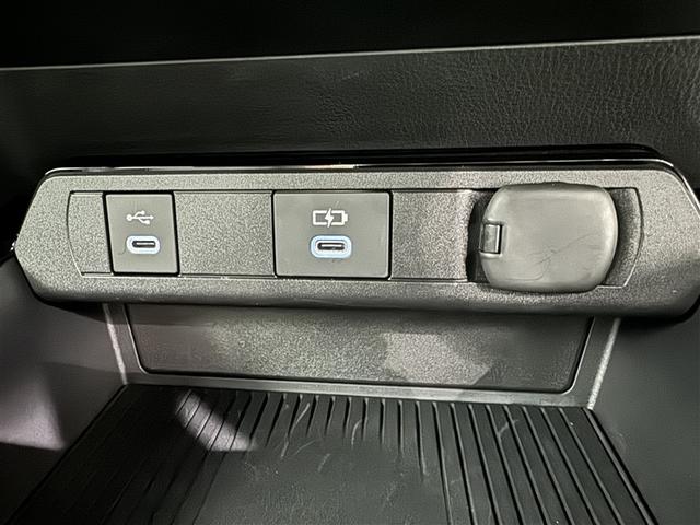 プリウス Ｚ　衝突被害軽減システム　フルセグ　バックカメラ　ＥＴＣ　ミュージックプレイヤー接続可　電動シート　オートクルーズコントロール　ＬＥＤヘッドランプ　スマートキー　キーレス　ハイブリッド（19枚目）