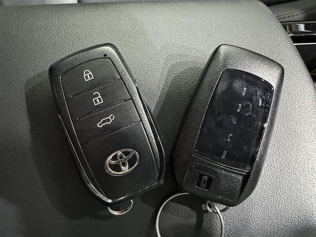 プリウス Ｚ　衝突被害軽減システム　フルセグ　バックカメラ　ＥＴＣ　ミュージックプレイヤー接続可　電動シート　オートクルーズコントロール　ＬＥＤヘッドランプ　スマートキー　キーレス　ハイブリッド（28枚目）