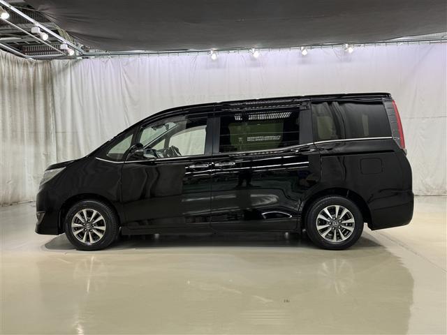 エスクァイア Ｇｉ　ブラックテーラード　衝突被害軽減システム　メモリーナビ　フルセグ　バックカメラ　ＥＴＣ　ドラレコ　ＣＤ　ミュージックプレイヤー接続可　オートクルーズコントロール　ＬＥＤヘッドランプ　両側電動スライド　乗車定員７人（4枚目）