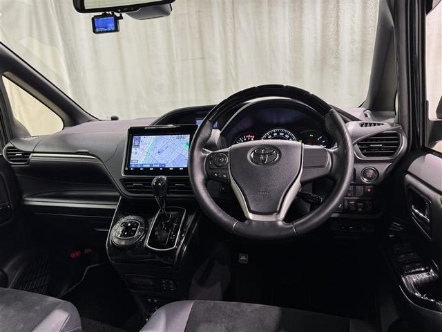 エスクァイア Ｇｉ　ブラックテーラード　衝突被害軽減システム　メモリーナビ　フルセグ　バックカメラ　ＥＴＣ　ドラレコ　ＣＤ　ミュージックプレイヤー接続可　オートクルーズコントロール　ＬＥＤヘッドランプ　両側電動スライド　乗車定員７人（8枚目）