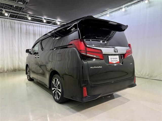 後ろから見ると車の印象も変わりますね♪