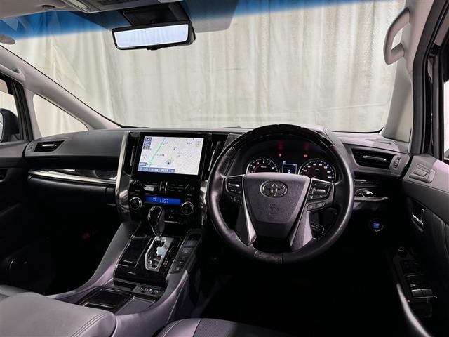 高いホールド性で運転姿勢が安定します。長距離ドライブでも疲れにくいのが魅力です。快適なドライビングライフをお送りください♪