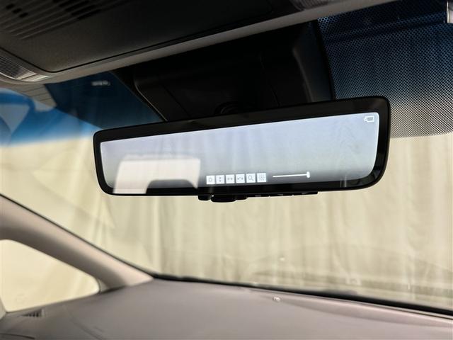 デジタルインナーミラー付き。後方視野角が広く、後席に同乗者がいても後方を確認しやすく安心です。