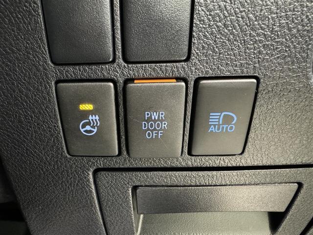 ステアリングヒーター付き。寒い日のドライブも、手のひらから温めてくれます。