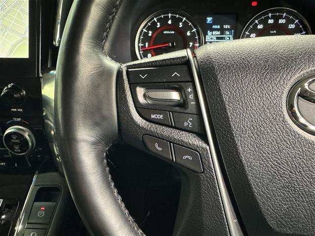 ステアリングスイッチ装備！運転しながら手元でオーディオの操作などができます。