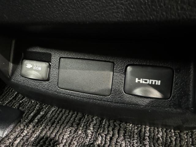 こちらのクルマはＨＤＭＩ接続コネクタも装備されています♪スマホに接続すればお好きな音楽や映像も流せます！今の時代、さまざまな方法で音楽や動画を楽しめますね！