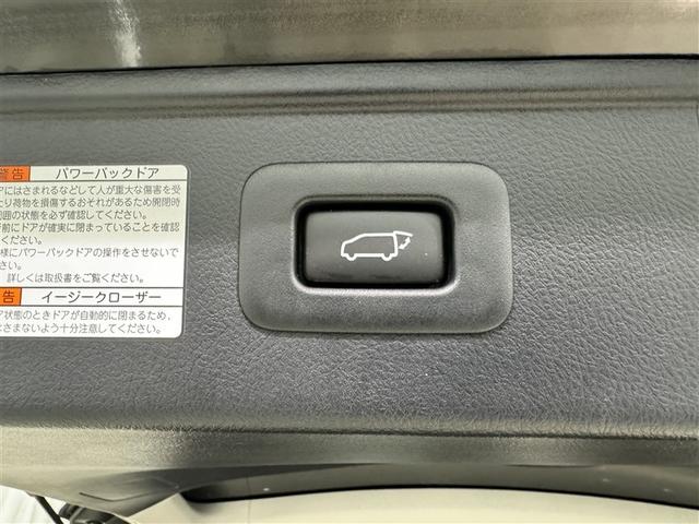 【パワーバックドア】ボタン一つでテールゲートが自動で開閉します。