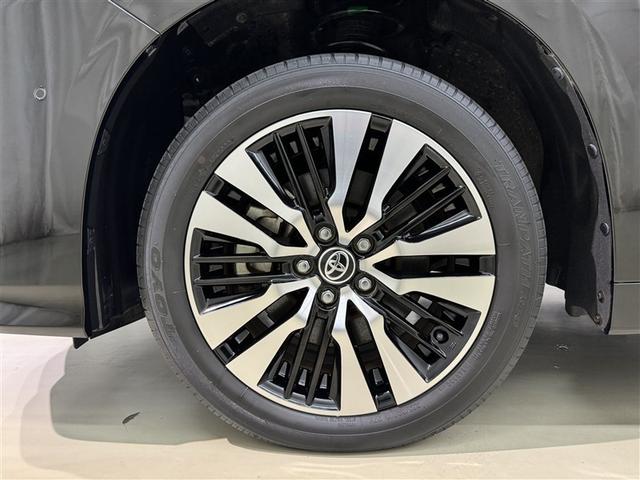 かっこいいホイールですね。　車のイメージを大きく左右するホイール部分はコダワリを持ちたいですね。