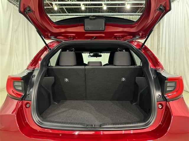 ヤリス ハイブリッドＺ　衝突被害軽減システム　メモリーナビ　バックカメラ　ＥＴＣ　ドラレコ　ＣＤ　ミュージックプレイヤー接続可　ＤＶＤ再生　オートクルーズコントロール　ＬＥＤヘッドランプ　スマートキー　キーレス　ハイブリッド（31枚目）