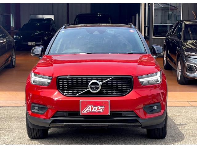 ＸＣ４０ Ｂ４　ＡＷＤ　Ｒデザイン　１オーナー・禁煙車・シティセーフティ・ＡＣＣ・パイロットアシスト・前後シートヒーター・ハーマンカードン・全周囲カメラ・おくだけ充電・パワーテールゲート・ＡｐｐｌｅＣａｒＰｌａｙ・メモリーパワーシート（4枚目）