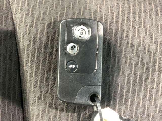 G ジャストセレクション CDデッキ HID ETC スマートキー ETC付 HIDヘッドライト ウォークスルー CDコンポ 3列シート VSA キーレスエントリー ABS パワステ スマキ- 1オーナー車 イモビ エアバック(7枚目)