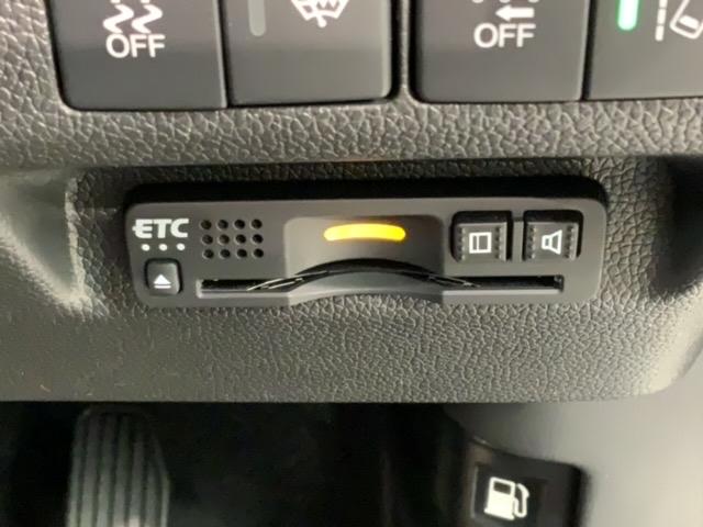 フリード Ｇ・ホンダセンシング　最長５年保証　ワンオーナー　ナビＶＸＭ－２１４ＶＦｉ　ＴＶ　Ｒカメラ　ＣＤ録音　ＢＴオ－ディオ　ＤＶＤ　ドラレコ　ＥＴＣ　ＬＥＤライト　ＶＳＡ　両側電動ドア　シートヒーター　クルコン　アルミ　スマキー（13枚目）