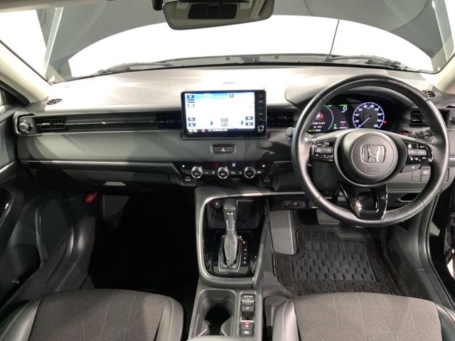 使いやすいレイアウトのダッシュボード周辺です。オートエアコンや小物入れなど嬉しい装備が満載です。