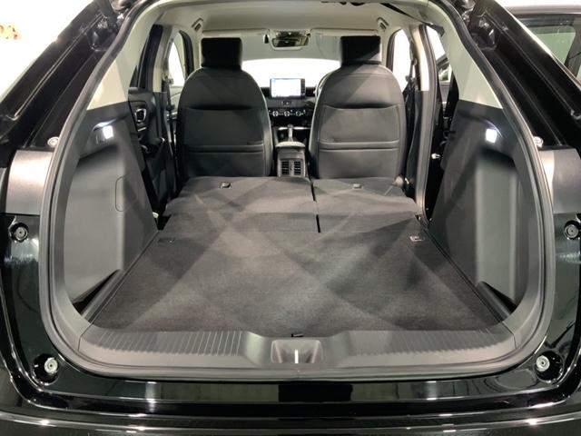 リアシートを倒すと、ラゲッジスペースを広くお使いいただけます！