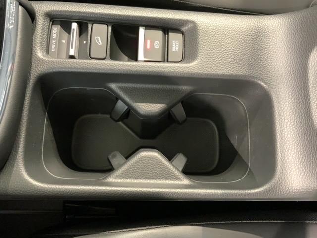 ヴェゼル ｅ：ＨＥＶＺ　Ｈ　ＳＥＮＳＩＮＧ　最長５年保証　ワンオ－ナ－　純正ナビ　ＴＶ　Ｒカメラ　ＢＴオ－ディオ　ドラレコ　ＥＴＣ　ＬＥＤライト　ＶＳＡ　シ－トヒ－タ－　クルコン　アルミ　スマ－トキ－　盗難防止装置　ＡＡＣ（26枚目）