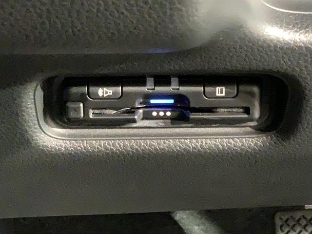 フリード クロスター H SENSING 新車保証 試乗車 ワンオ-ナ- ナビLXM-242ZFNi TV Rカメラ BTオ-ディオ ETC LEDライト 両側電動ドア VSAシ-トヒ-タ- クルコン アルミ スマ-トキ-(12枚目)