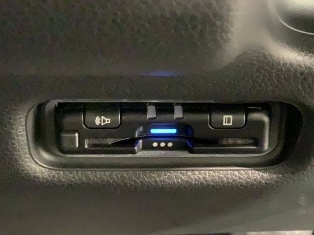 フリード ｅ：ＨＥＶエアー　Ｈ　ＳＥＮＳＩＮＧ　最長５年保証　ワンオ－ナ－　ナビＬＸＭ－２４２ＺＦＮｉ　ＴＶ　Ｒカメラ　ＢＴオ－ディオ　ＥＴＣ　ＬＥＤライト　両側電動ドア　ＶＳＡ　スマ－トキ－　スペアキー　盗難防止装置　ＡＡＣ（12枚目）