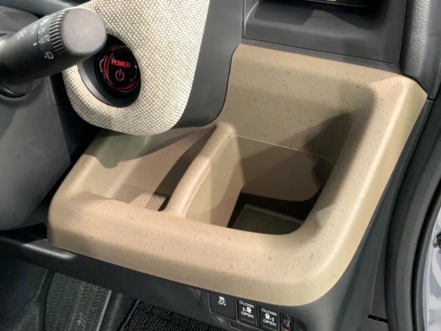 フリード ｅ：ＨＥＶエアー　Ｈ　ＳＥＮＳＩＮＧ　最長５年保証　ワンオ－ナ－　ナビＬＸＭ－２４２ＺＦＮｉ　ＴＶ　Ｒカメラ　ＢＴオ－ディオ　ＥＴＣ　ＬＥＤライト　両側電動ドア　ＶＳＡ　スマ－トキ－　スペアキー　盗難防止装置　ＡＡＣ（29枚目）