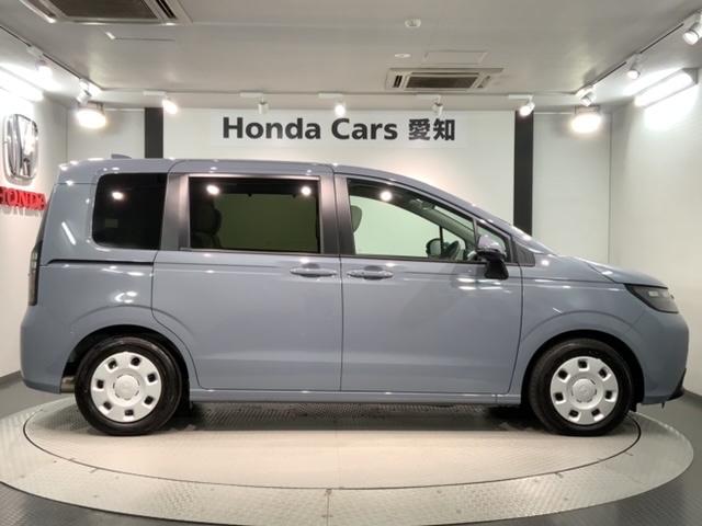 フリード ｅ：ＨＥＶエアー　Ｈ　ＳＥＮＳＩＮＧ　最長５年保証　ワンオ－ナ－　ナビＬＸＭ－２４２ＺＦＮｉ　ＴＶ　Ｒカメラ　ＢＴオ－ディオ　ＥＴＣ　ＬＥＤライト　両側電動ドア　ＶＳＡ　スマ－トキ－　スペアキー　盗難防止装置　ＡＡＣ（51枚目）