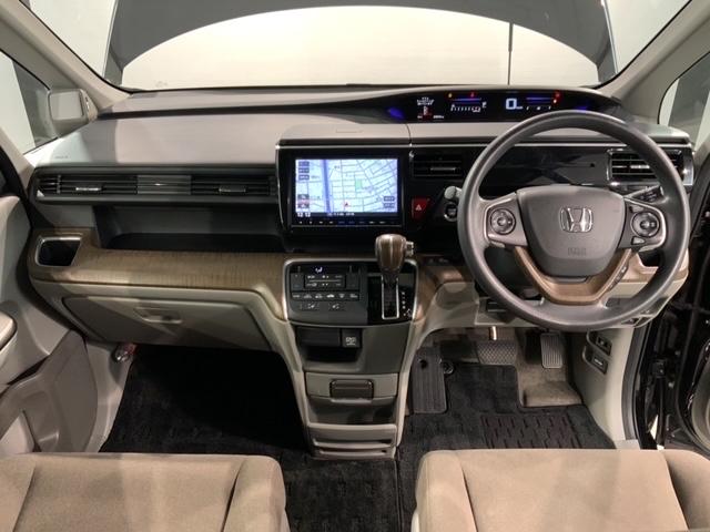 �g���₷�����C�A�E�g�̃_�b�V���{�[�h���ӂł��B�I�[�g�G�A�R���⏬������ȂǊ��������������ڂł��B