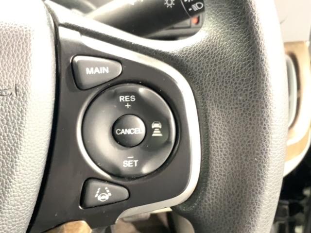 �N���[�Y�R���g���[���𑕔����Ă��܂��B�������H�Ȃǂň��̑��x�ő����Ă����̂ŉ^�]���y�ł���I���x��ݒ�ł��܂��̂ŁA�X�s�[�h�̏o�������ɂ����ӂł��܂��B