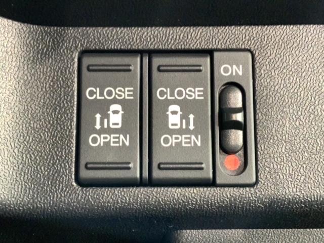 ���E�����p���[�X���C�h�h�A���t���Ă��܂��B�����^�b�`�ŊȒP�ɂ��q�l�ł��A���N���̕��ł��A�J�ł��܂�����ƂĂ��֗��ł��B�L�[���X��ԓ��X�C�b�`�ł������Ńh�A�̊J���ł��܂��B