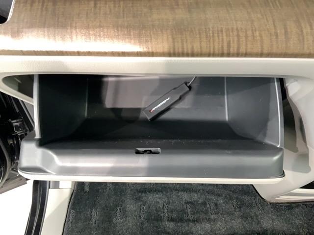 ���Џ��i���Z���^�[�ɂē��O���̃N���[�j���O�����{���Ă���܂��I