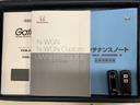 スマートキーは鍵をバッグに入れたままでもドアロックの開閉やエンジンのON・OFFができます。夜間や雨の日も鍵を探さなくて良いので便利です。