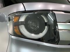 ＬＥＤヘッドライトは、点灯の瞬間から最大光量を発揮し、突然暗くなるトンネルなどでの安定感を高めます。 7