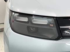 ＬＥＤヘッドライトは、点灯の瞬間から最大光量を発揮し、突然暗くなるトンネルなどでの安定感を高めます。 7