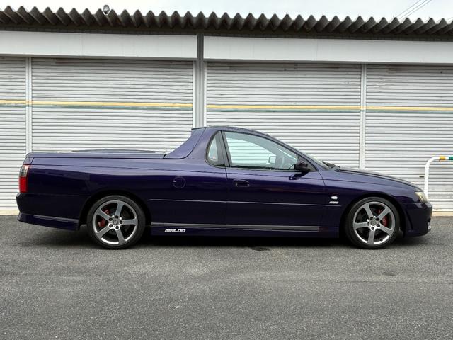 ホールデンその他 ＨＳＶ　ＭＡＬＯＯ　Ｒ８　Ｖ８－５．７Ｌ　メーカーチューンドエンジン　ＨＳＶボディキット　パフォーマンスシート　プレミアムブレーキ　ＨＳＶハードトノカバー＆カーゴライナー　Ｒ８専用油圧電圧計　外ナビ、ＴＶ、ＥＴＣ（5枚目）