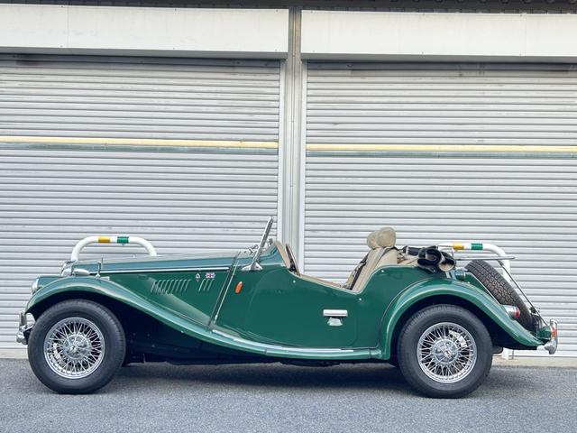 イギリスその他 Ｎａｙｌｏｒ　ＴＦ－１７００　ネイラー　オースチン・ローバーＯＨＣ１７００ｃｃ　全４速シンクロギア　本革　ウォルナットダッシュ　Ｆｒダブルウィッシュボーン　前後コイルスプリング　ラジアルタイヤ　サーボ付Ｆｒディスクブレーキ（4枚目）