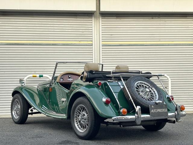 イギリスその他 Ｎａｙｌｏｒ　ＴＦ－１７００　ネイラー　オースチン・ローバーＯＨＣ１７００ｃｃ　全４速シンクロギア　本革　ウォルナットダッシュ　Ｆｒダブルウィッシュボーン　前後コイルスプリング　ラジアルタイヤ　サーボ付Ｆｒディスクブレーキ（5枚目）