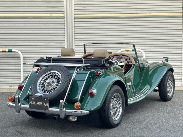 イギリスその他 Ｎａｙｌｏｒ　ＴＦ－１７００　ネイラー　オースチン・ローバーＯＨＣ１７００ｃｃ　全４速シンクロギア　本革　ウォルナットダッシュ　Ｆｒダブルウィッシュボーン　前後コイルスプリング　ラジアルタイヤ　サーボ付Ｆｒディスクブレーキ（7枚目）