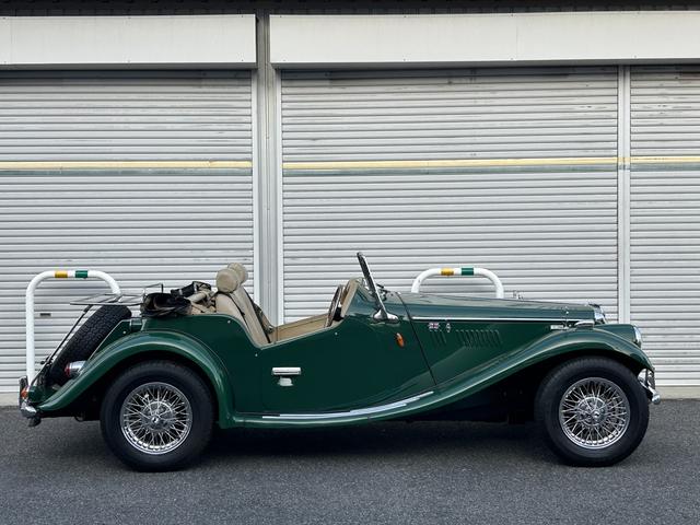 イギリスその他 Ｎａｙｌｏｒ　ＴＦ－１７００　ネイラー　オースチン・ローバーＯＨＣ１７００ｃｃ　全４速シンクロギア　本革　ウォルナットダッシュ　Ｆｒダブルウィッシュボーン　前後コイルスプリング　ラジアルタイヤ　サーボ付Ｆｒディスクブレーキ（8枚目）