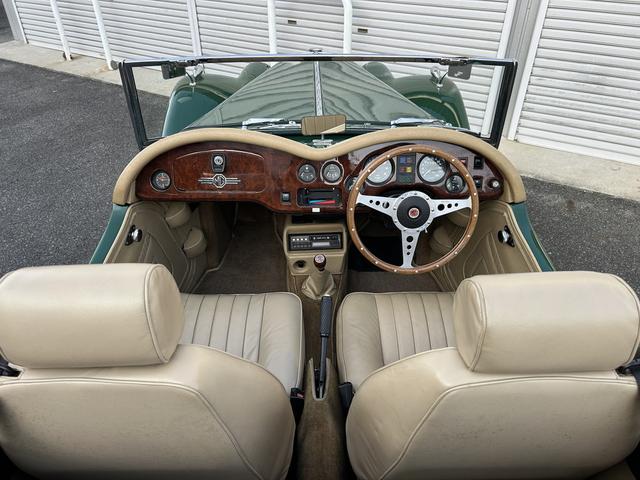 イギリスその他 Ｎａｙｌｏｒ　ＴＦ－１７００　ネイラー　オースチン・ローバーＯＨＣ１７００ｃｃ　全４速シンクロギア　本革　ウォルナットダッシュ　Ｆｒダブルウィッシュボーン　前後コイルスプリング　ラジアルタイヤ　サーボ付Ｆｒディスクブレーキ（11枚目）