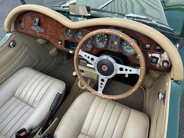 イギリスその他 Ｎａｙｌｏｒ　ＴＦ－１７００　ネイラー　オースチン・ローバーＯＨＣ１７００ｃｃ　全４速シンクロギア　本革　ウォルナットダッシュ　Ｆｒダブルウィッシュボーン　前後コイルスプリング　ラジアルタイヤ　サーボ付Ｆｒディスクブレーキ（12枚目）