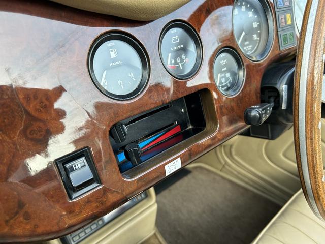 イギリスその他 Ｎａｙｌｏｒ　ＴＦ－１７００　ネイラー　オースチン・ローバーＯＨＣ１７００ｃｃ　全４速シンクロギア　本革　ウォルナットダッシュ　Ｆｒダブルウィッシュボーン　前後コイルスプリング　ラジアルタイヤ　サーボ付Ｆｒディスクブレーキ（18枚目）