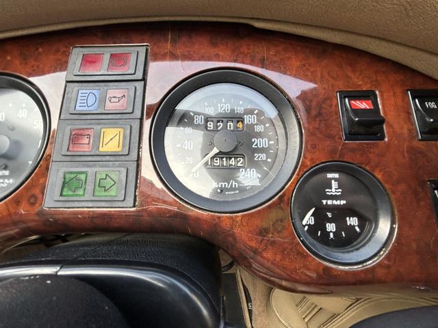 イギリスその他 Ｎａｙｌｏｒ　ＴＦ－１７００　ネイラー　オースチン・ローバーＯＨＣ１７００ｃｃ　全４速シンクロギア　本革　ウォルナットダッシュ　Ｆｒダブルウィッシュボーン　前後コイルスプリング　ラジアルタイヤ　サーボ付Ｆｒディスクブレーキ（19枚目）