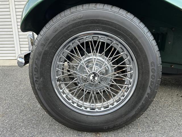 イギリスその他 Ｎａｙｌｏｒ　ＴＦ－１７００　ネイラー　オースチン・ローバーＯＨＣ１７００ｃｃ　全４速シンクロギア　本革　ウォルナットダッシュ　Ｆｒダブルウィッシュボーン　前後コイルスプリング　ラジアルタイヤ　サーボ付Ｆｒディスクブレーキ（24枚目）