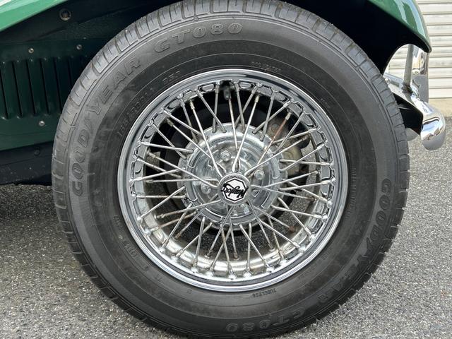 イギリスその他 Ｎａｙｌｏｒ　ＴＦ－１７００　ネイラー　オースチン・ローバーＯＨＣ１７００ｃｃ　全４速シンクロギア　本革　ウォルナットダッシュ　Ｆｒダブルウィッシュボーン　前後コイルスプリング　ラジアルタイヤ　サーボ付Ｆｒディスクブレーキ（26枚目）