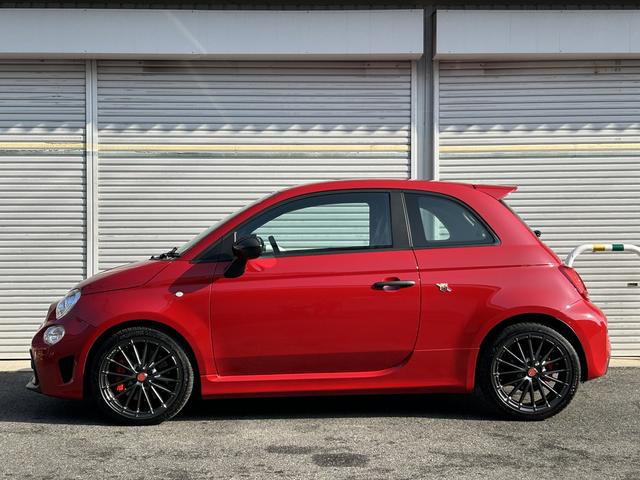 アバルト６９５ コンペティツィオーネ　右ハンドル　ＭＴＡ　レコードモンツァ　Ｂｒｅｍｂｏキャリパー　Ｓａｂｅｌｔカーボンシェルシート　ＫＯＮＩアブソーバー　ブースト計　Ｂｅａｔｓオーディオ　ドラレコ　カーボンミラーカバー　ＨＩＤ（4枚目）