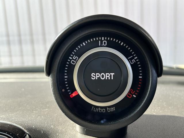 アバルト６９５ コンペティツィオーネ　右ハンドル　ＭＴＡ　レコードモンツァ　Ｂｒｅｍｂｏキャリパー　Ｓａｂｅｌｔカーボンシェルシート　ＫＯＮＩアブソーバー　ブースト計　Ｂｅａｔｓオーディオ　ドラレコ　カーボンミラーカバー　ＨＩＤ（22枚目）